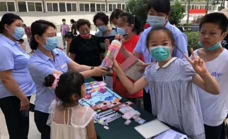 儿童节丨当摊主，绘画，拼积木…… 新利“小业主们”花式庆“六一”！