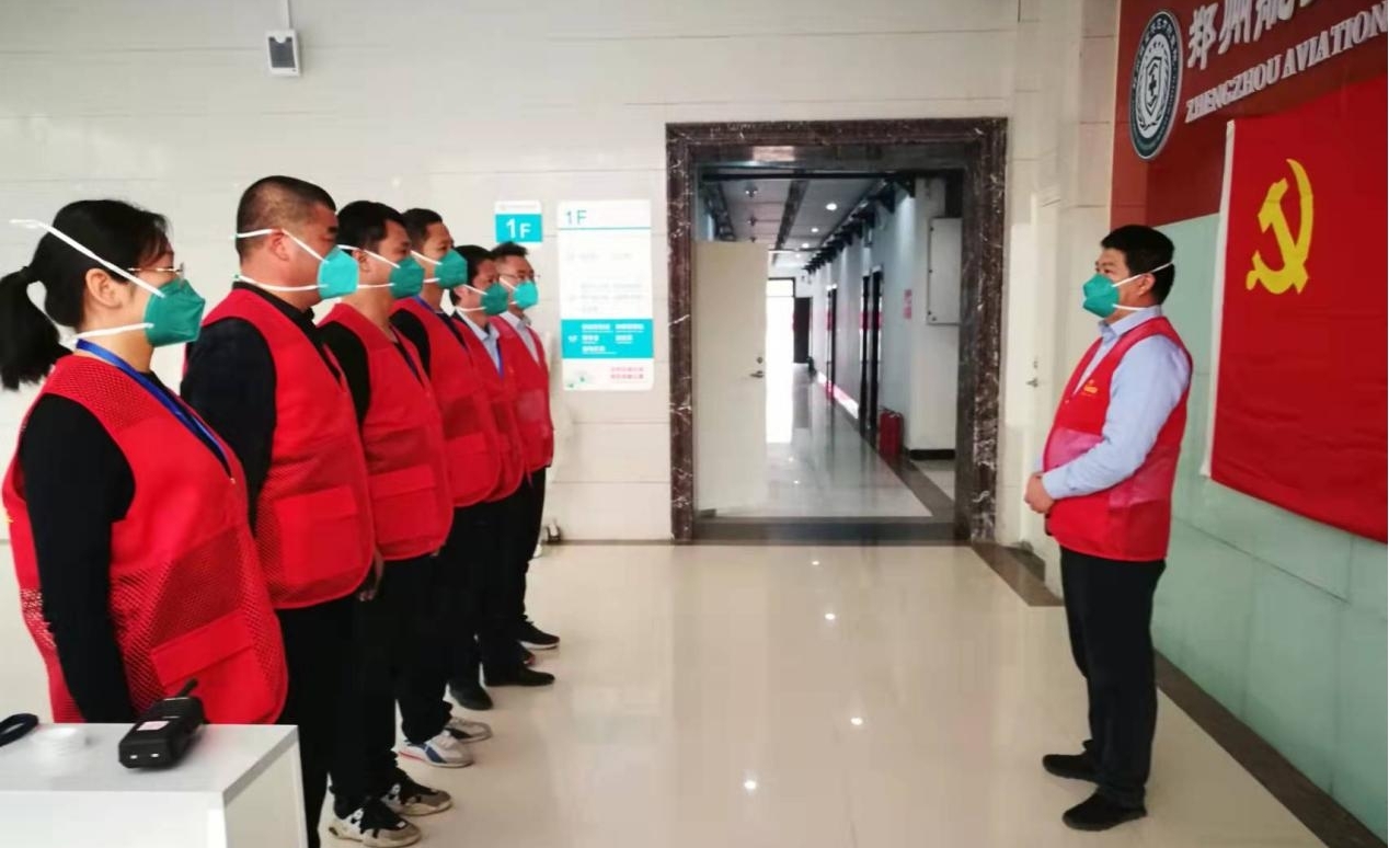 奋战在“郑州航空港区医学观察点（郑州方舱）”的新利人