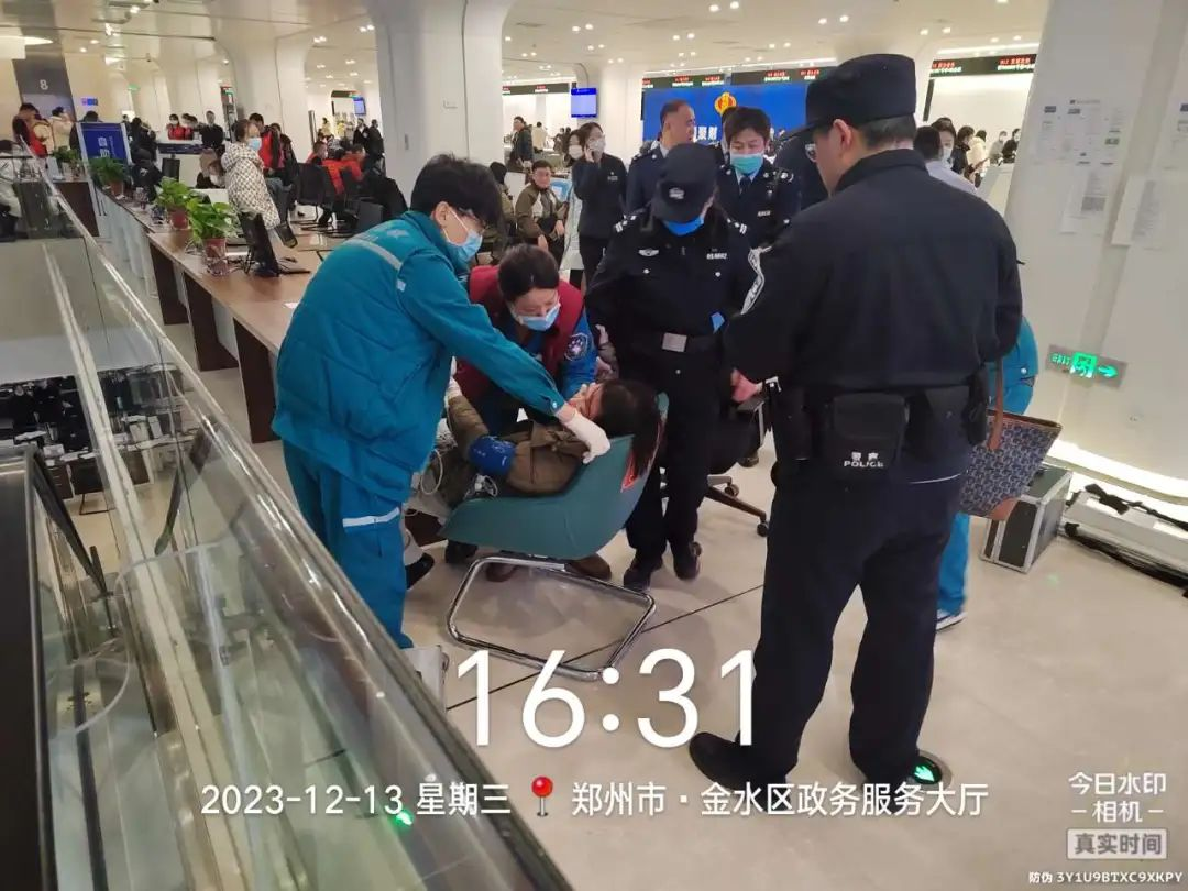争分夺秒 全力以赴-新利物业人紧急救助，为生命保驾护航