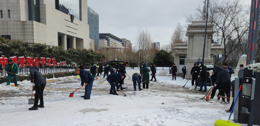 风雪中的坚守，新利服务以雪为令、全力除雪护航
