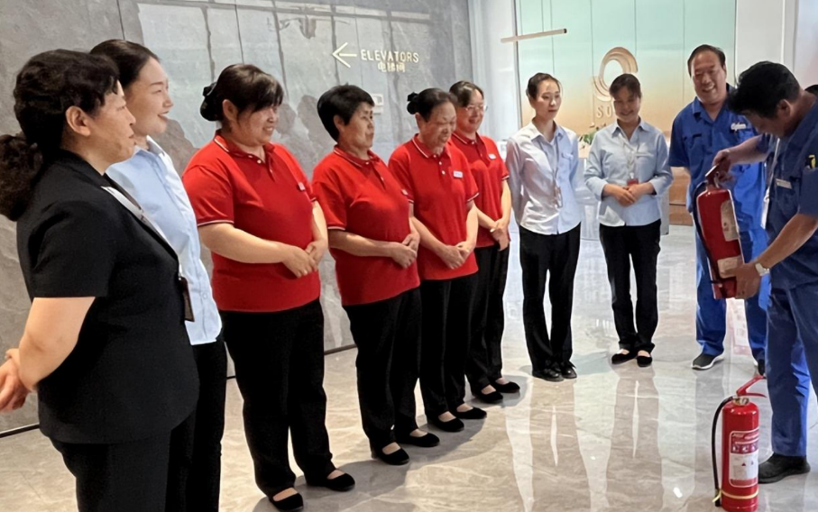 紧绷安全弦 筑牢防护线-新利商办事业部开展消防、电梯困人演练